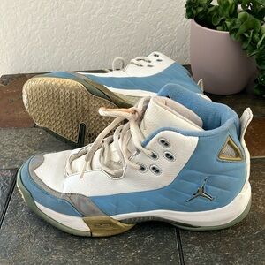 Air‎ Jordan North Carolina white and blue sneakers size 7Y used
